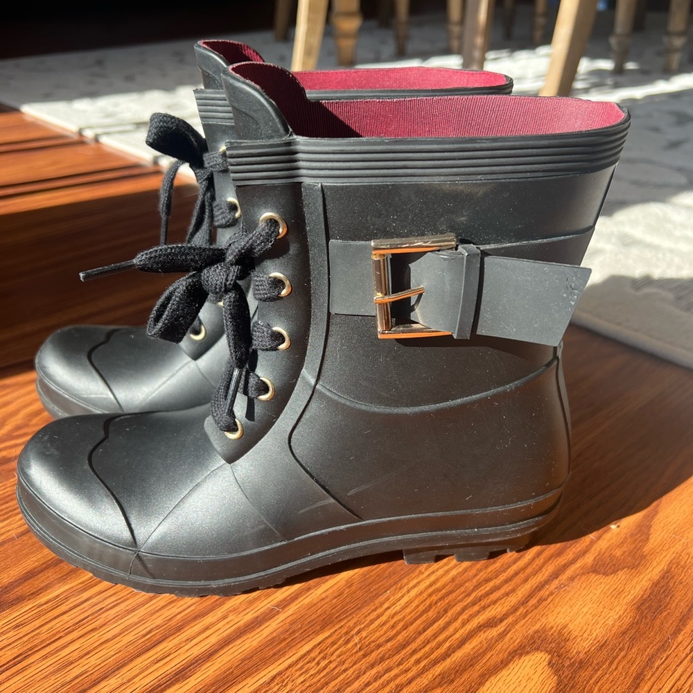 Womens Tommy Hilfiger black with gold buckle rain boots